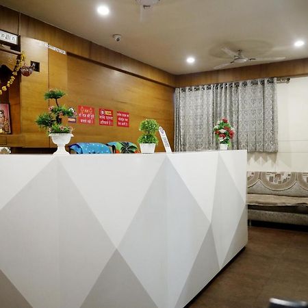 أحمد أباد Hotel Madhav Villa المظهر الخارجي الصورة