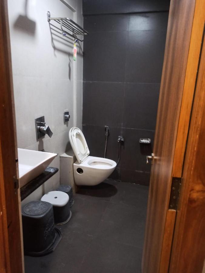 أحمد أباد Hotel Madhav Villa المظهر الخارجي الصورة