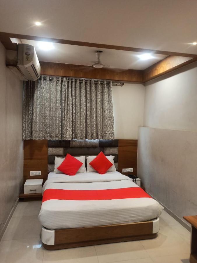 أحمد أباد Hotel Madhav Villa المظهر الخارجي الصورة