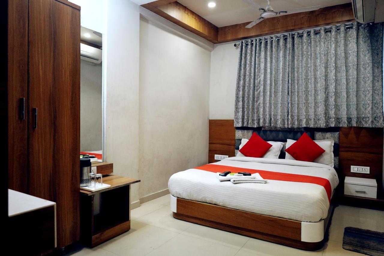 أحمد أباد Hotel Madhav Villa المظهر الخارجي الصورة