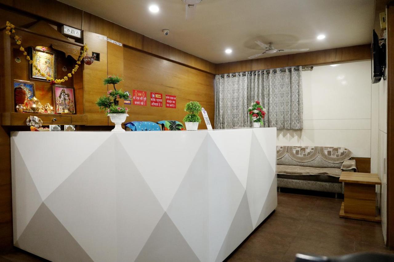 أحمد أباد Hotel Madhav Villa المظهر الخارجي الصورة