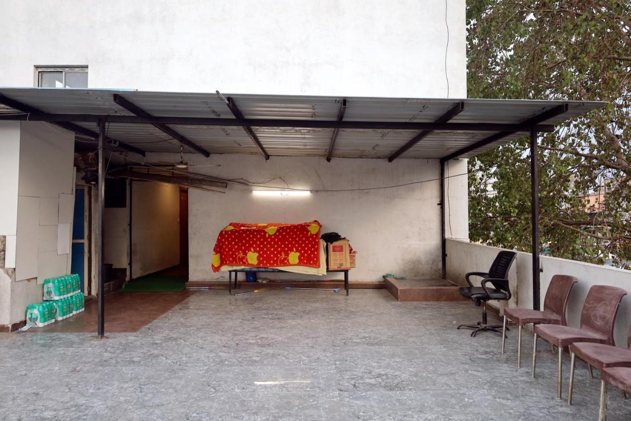 أحمد أباد Hotel Madhav Villa المظهر الخارجي الصورة