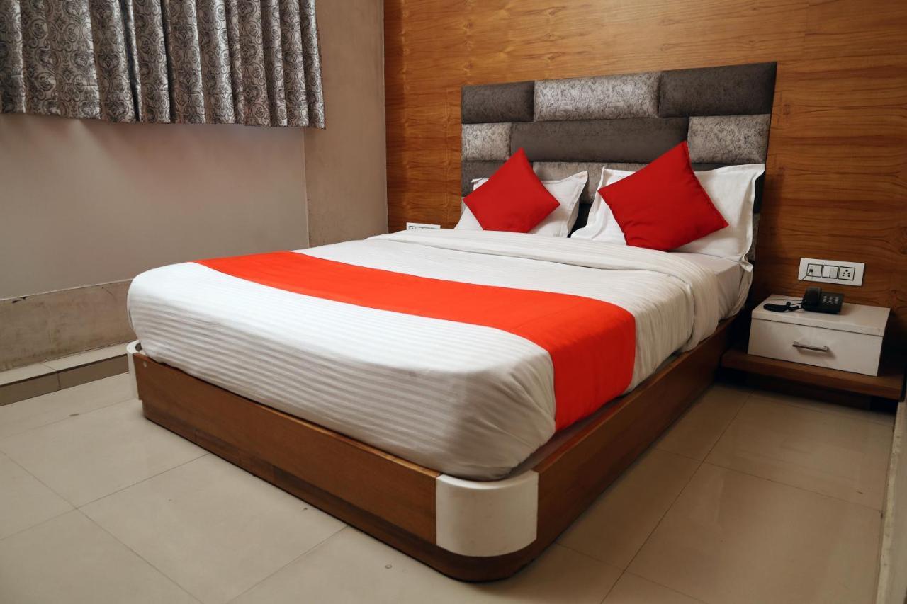 أحمد أباد Hotel Madhav Villa المظهر الخارجي الصورة