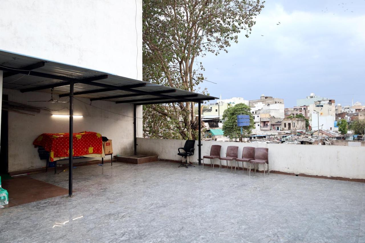 أحمد أباد Hotel Madhav Villa المظهر الخارجي الصورة