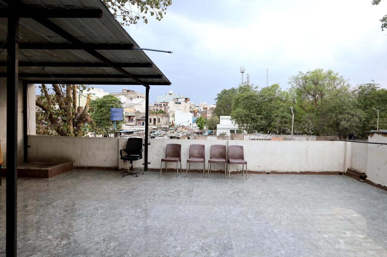 أحمد أباد Hotel Madhav Villa المظهر الخارجي الصورة